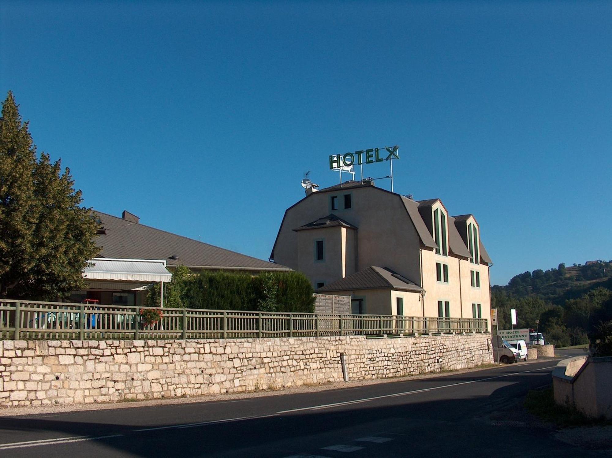 Hotel-Restaurant Le Calice Du Gevaudan - A75 Банассак Экстерьер фото