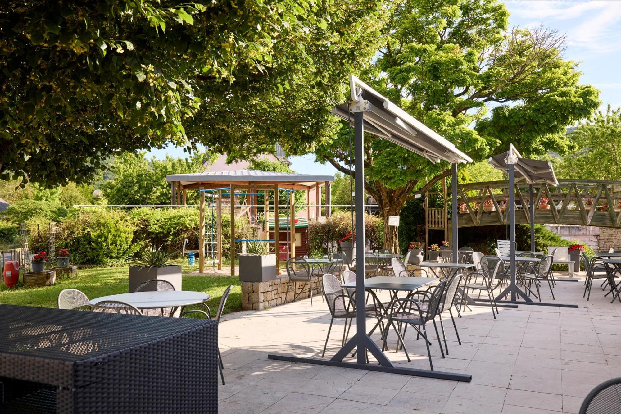 Hotel-Restaurant Le Calice Du Gevaudan - A75 Банассак Экстерьер фото
