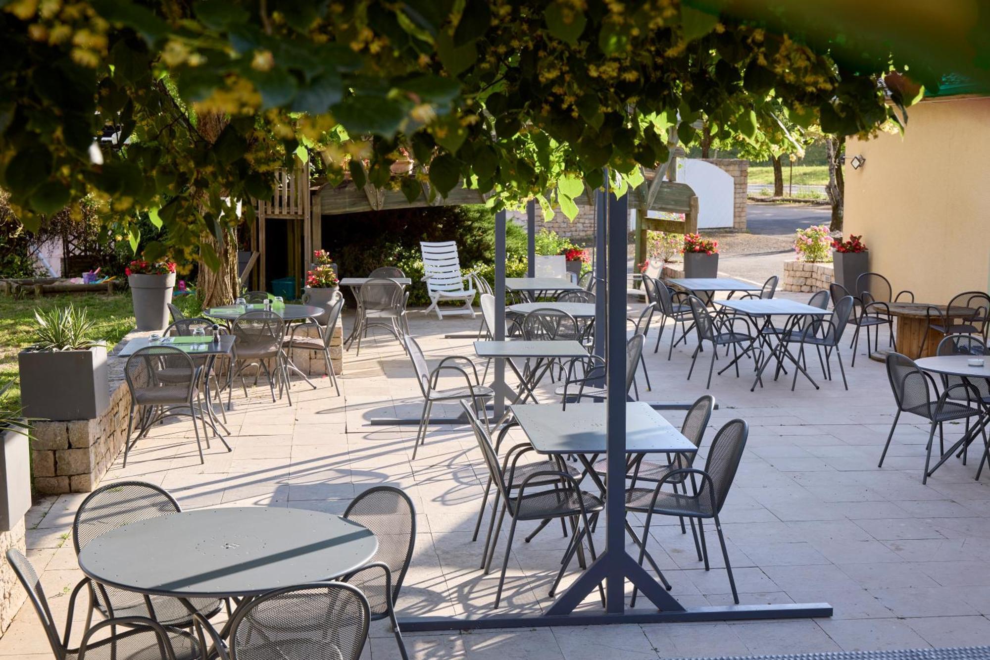 Hotel-Restaurant Le Calice Du Gevaudan - A75 Банассак Экстерьер фото