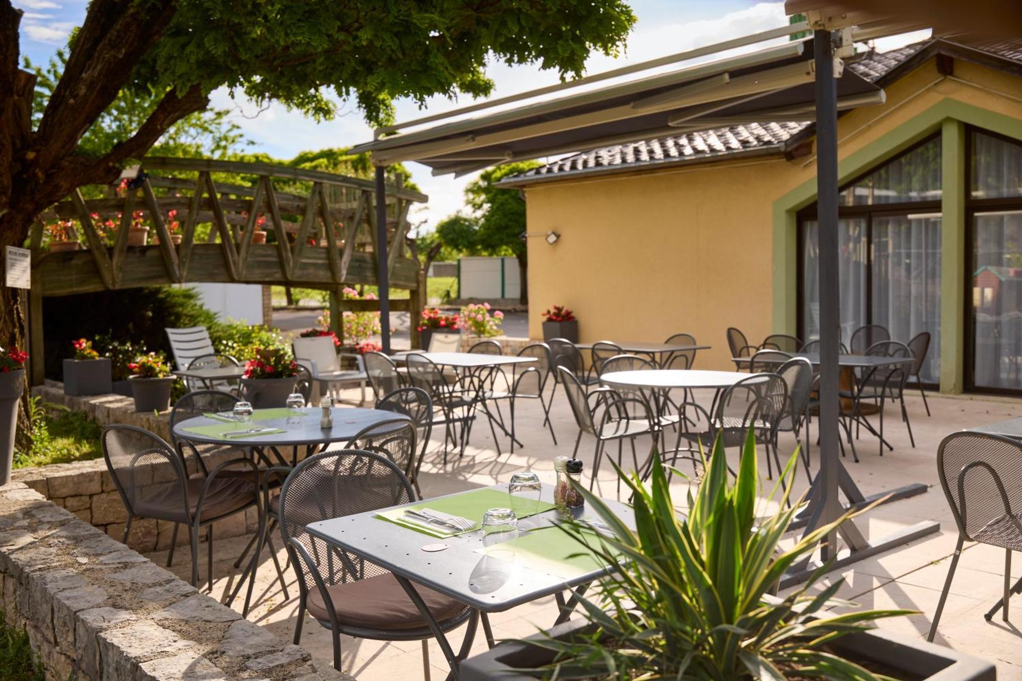 Hotel-Restaurant Le Calice Du Gevaudan - A75 Банассак Экстерьер фото