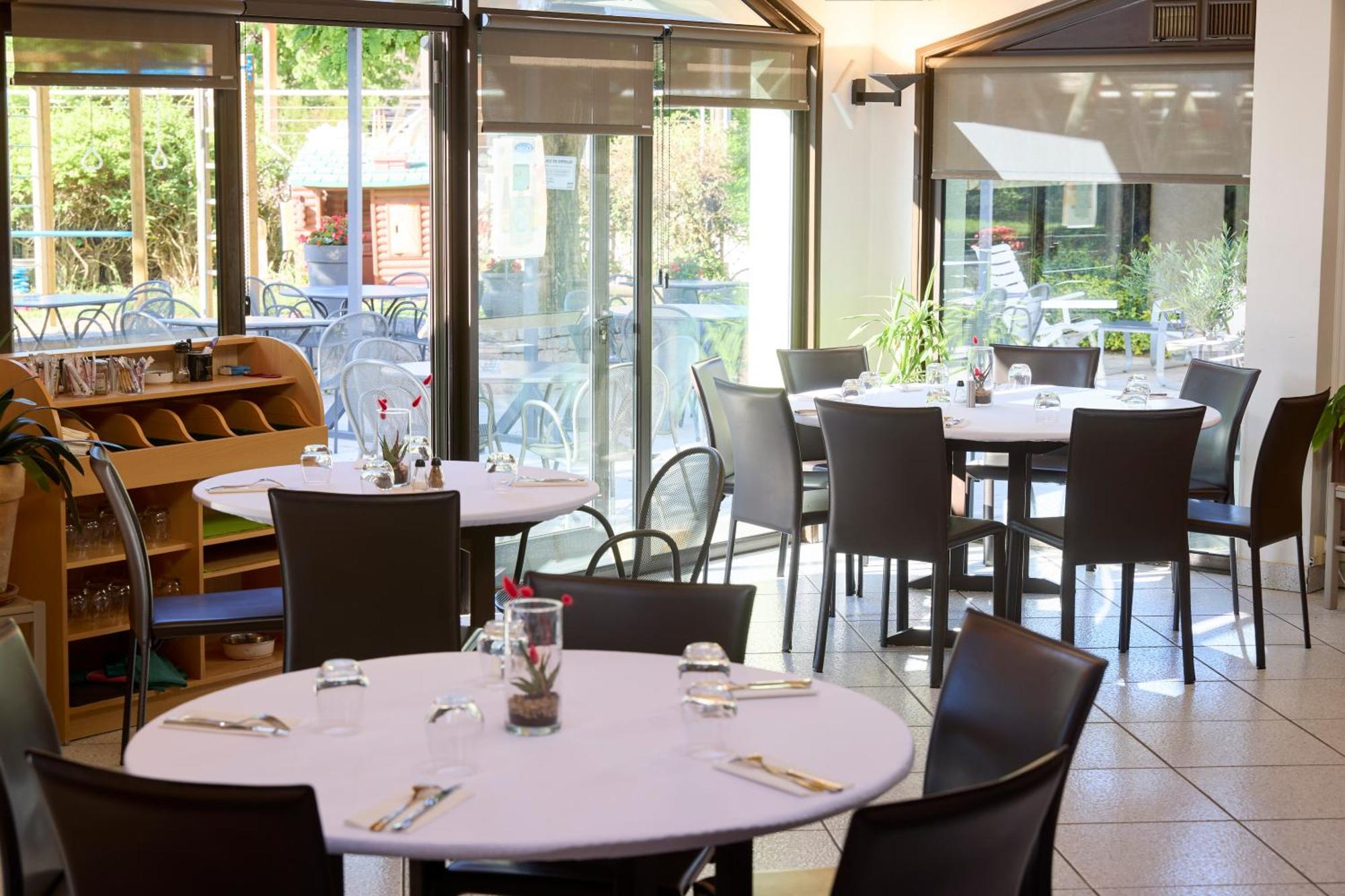 Hotel-Restaurant Le Calice Du Gevaudan - A75 Банассак Экстерьер фото