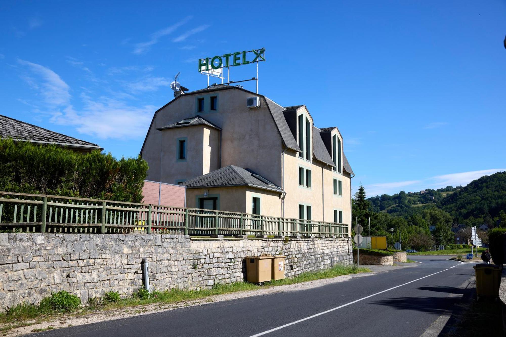 Hotel-Restaurant Le Calice Du Gevaudan - A75 Банассак Экстерьер фото