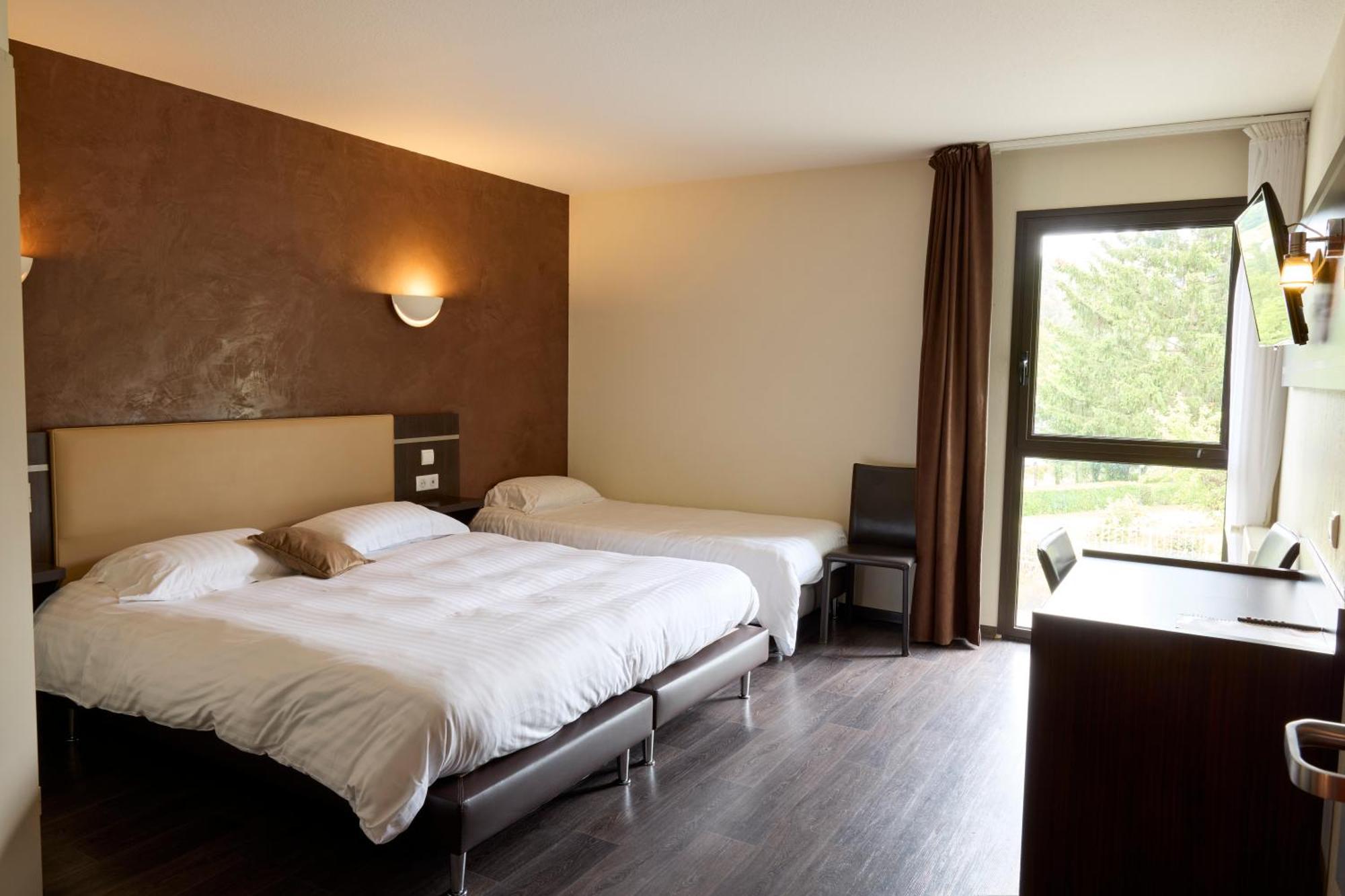 Hotel-Restaurant Le Calice Du Gevaudan - A75 Банассак Экстерьер фото
