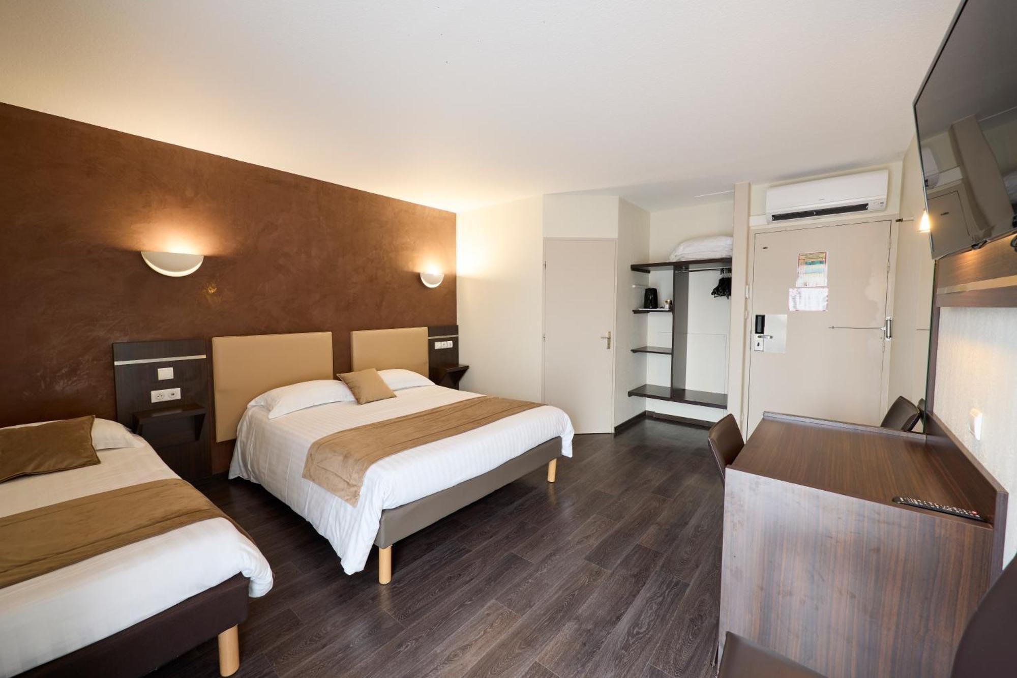 Hotel-Restaurant Le Calice Du Gevaudan - A75 Банассак Экстерьер фото