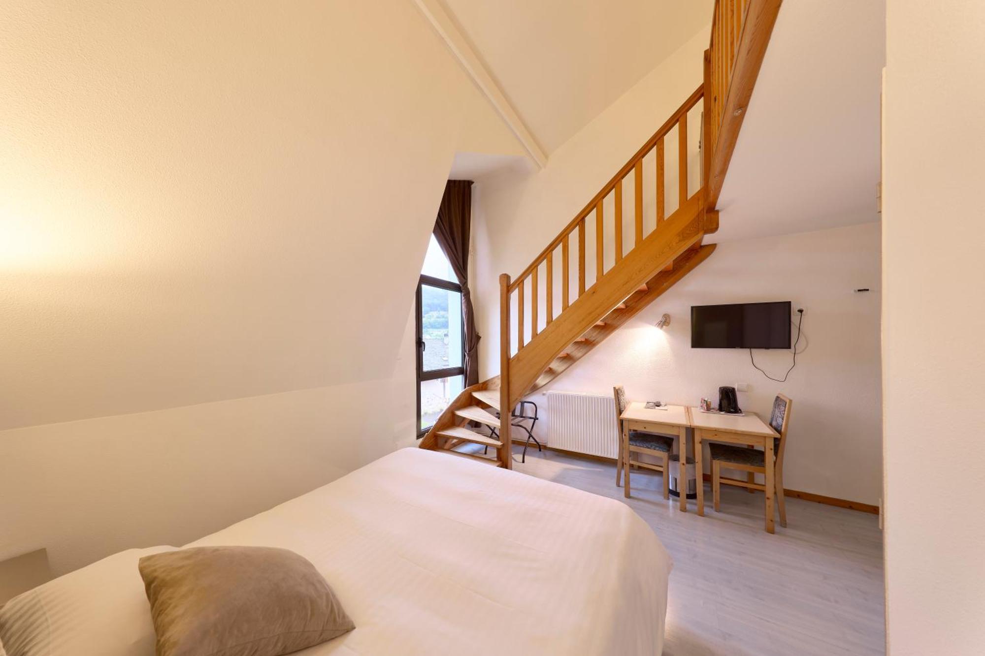 Hotel-Restaurant Le Calice Du Gevaudan - A75 Банассак Экстерьер фото